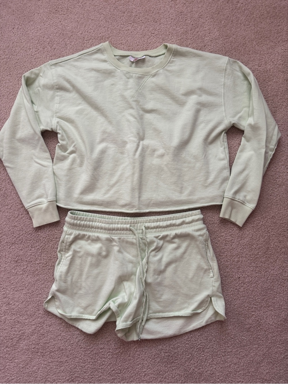 Colsie Green Sweatshirt & Shorts 2 Piece Set Size S